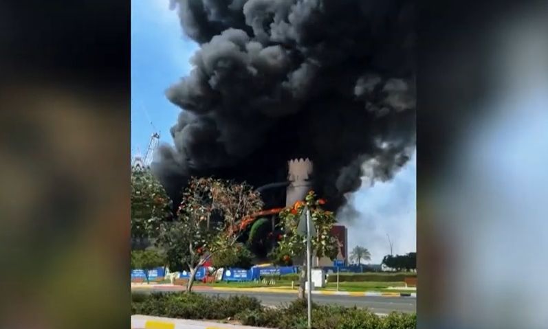 Άμπου Ντάμπι: Μεγάλη φωτιά ξέσπασε σε waterpark – Κάηκε η ψηλότερη νεροτσουλήθρα
