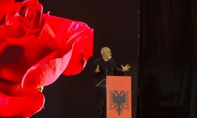 Ομιλία του Έντι Ράμα στα Χανιά – Απευθύνεται σε Αλβανούς ομογενείς στο Κλειστό Γήπεδο Κλαδισού