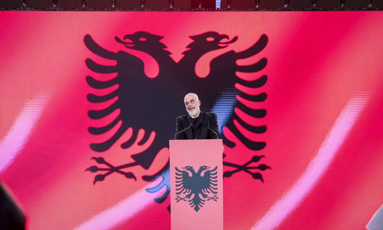 Ράμα από Χανιά: «Κοιμόσασταν στα χωράφια, τώρα είστε ισότιμοι πολίτες – Ζήτω η Αλβανία»