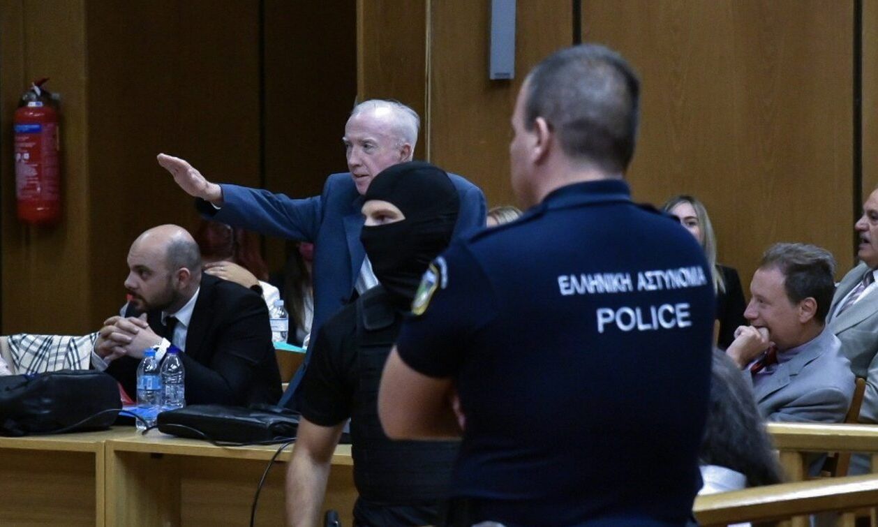 Κωνσταντίνος Πλεύρης: Αναβολή στη δίκη για τον ναζιστικό χαιρετισμό σε δικαστική αίθουσα