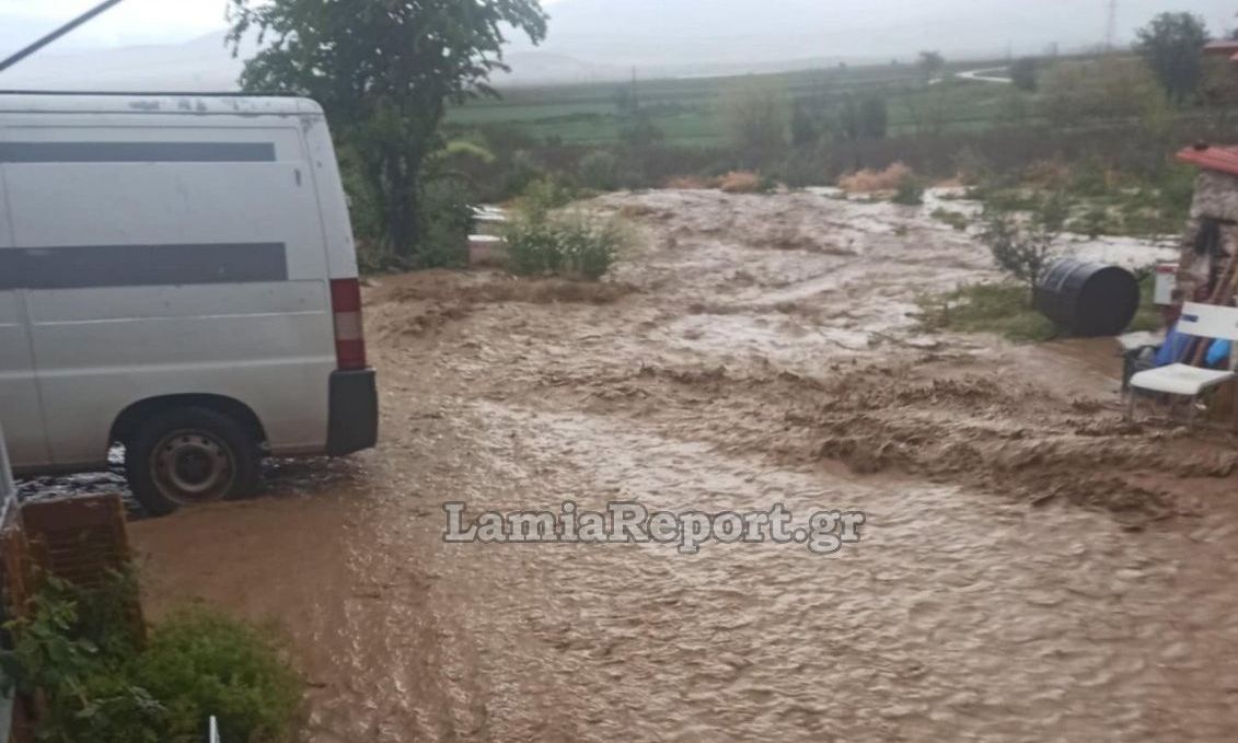 Φθιώτιδα: Χείμαρρος πέρασε μέσα από το χωριό Βελεσιώτες Δομοκού – Κινδύνεψαν τρία άτομα