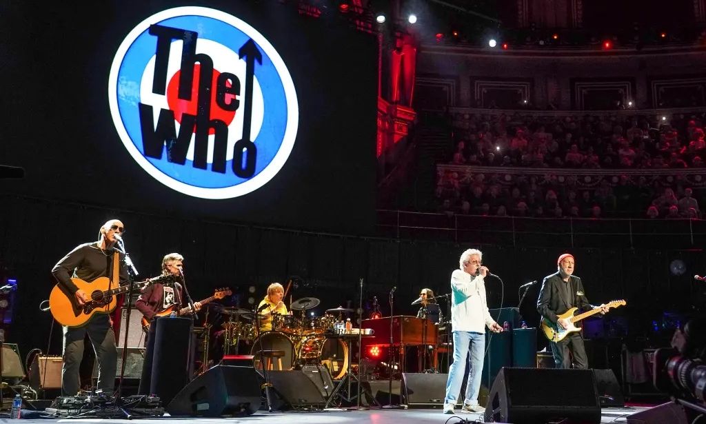 Roger Daltrey: «Προτιμώ να πεθάνω παρά να γεράσω» – Ο τραγουδιστής των The Who χάνει ακοή και όραση