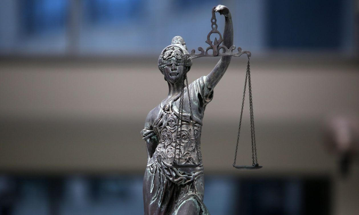 «Φρένο» από το Υπουργείο Δικαιοσύνης στις προσπάθειες ομόφυλων ανδρών για παρένθετη μητρότητα