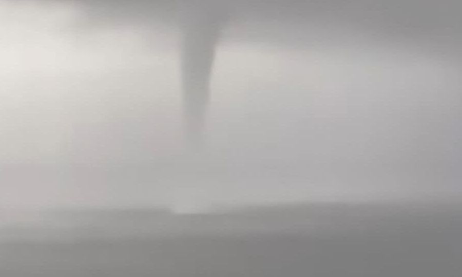 Εντυπωσιακός υδροστρόβιλος ανοιχτά των Χανίων Κρήτης