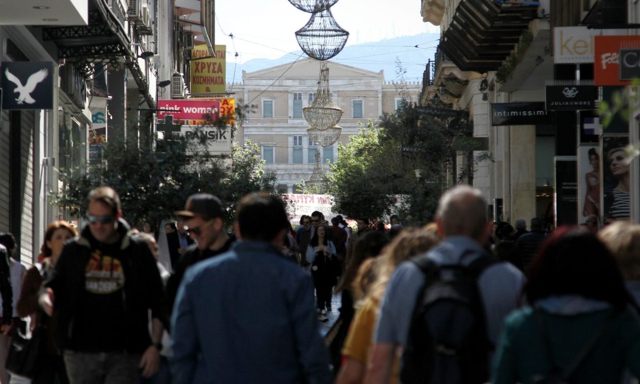 Εορταστικό ωράριο Πάσχα: Πώς θα λειτουργήσουν τα καταστήματα – Ποιες μέρες θα παραμείνουν κλειστά