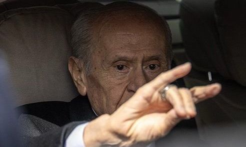 Με σήμα των Γκρίζων Λύκων η επανεμφάνιση του Μπαχτσελί