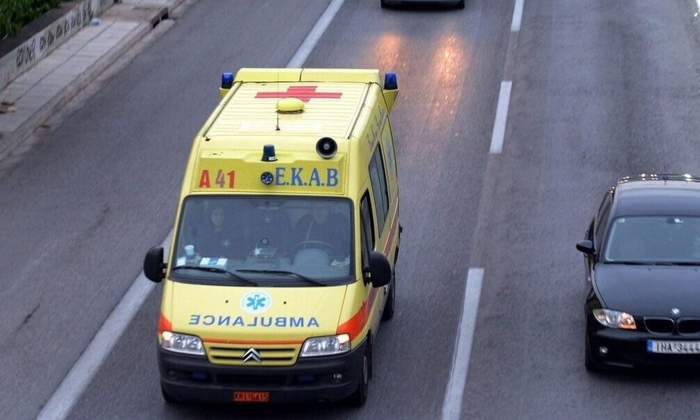 Κορινθία: 67χρονος καταπλακώθηκε από μεταλλική πόρτα – Ανασύρθηκε χωρίς τις αισθήσεις του