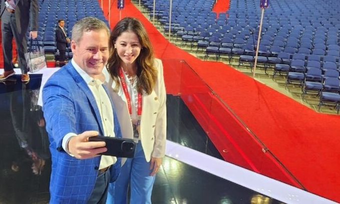Σφάλμα αλγορίθμου iPhone: Ο Λευκός Οίκος ανακάλυψε πώς δημοσιογράφος μπήκε σε μυστική συνομιλία