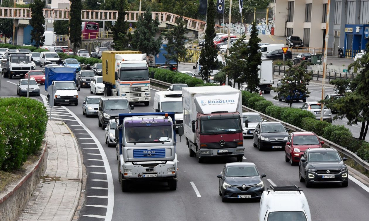 Κίνηση στους δρόμους: «Ασφυξία» στον Κηφισό, σημειωτόν σε Κηφισίας και Μεσογείων