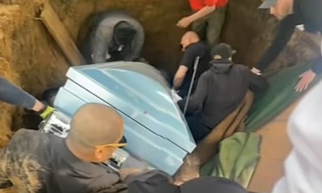 ΗΠΑ: Οικογένεια έπεσε σε τάφο κατά την διάρκεια κηδείας