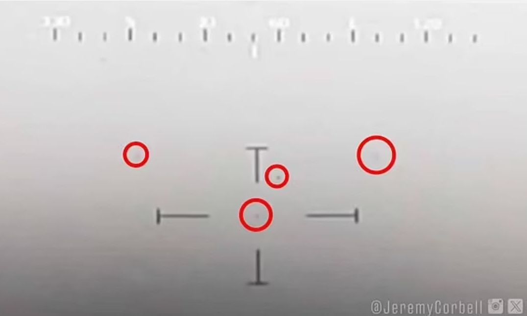 Βίντεο ντοκουμέντο των ΗΠΑ: UFO αναδύονται από τη θάλασσα και χάνονται στον ορίζοντα αστραπιαία
