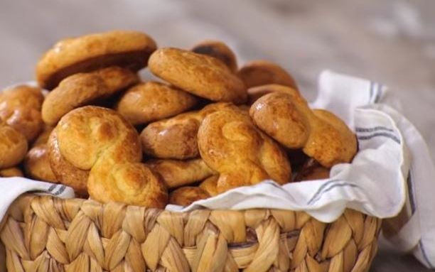 Εύκολα και γρήγορα πασχαλινά κουλουράκια χωρίς μίξερ
