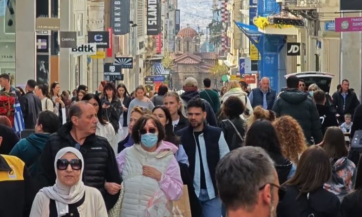Ανοικτά τα μαγαζιά: Το αδιαχώρητο στην Ερμού και το εμπορικό κέντρο
