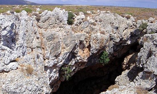 Συναγερμός στη Σητεία για την ανάσυρση τραυματισμένης – Έπεσε από το σπήλαιο Περιστεράς