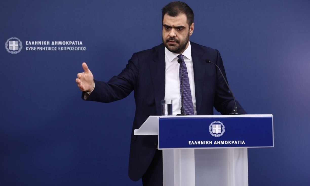Η ενημέρωση των πολιτικών συντακτών από τον Παύλο Μαρινάκη – LIVE