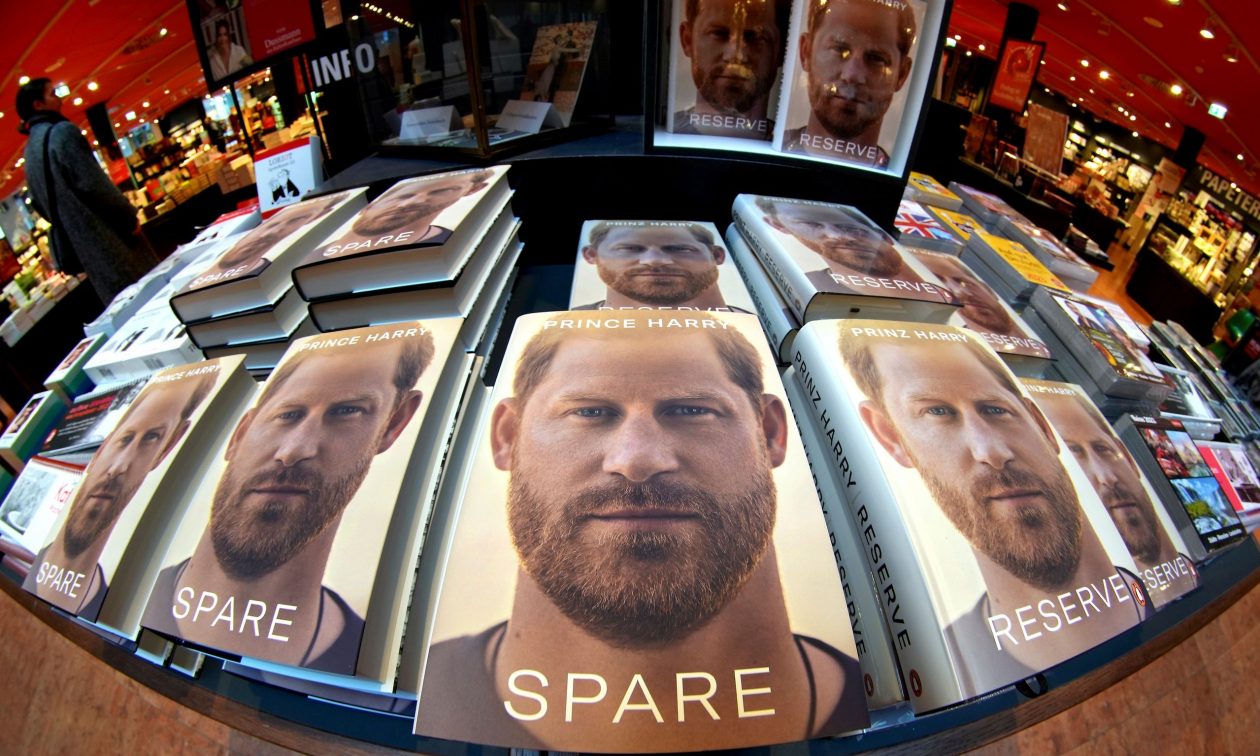 Βρετανία: Η βασιλική οικογένεια ανησυχεί ότι ο πρίγκιπας Χάρι θα εκδόσει νέο βιβλίο
