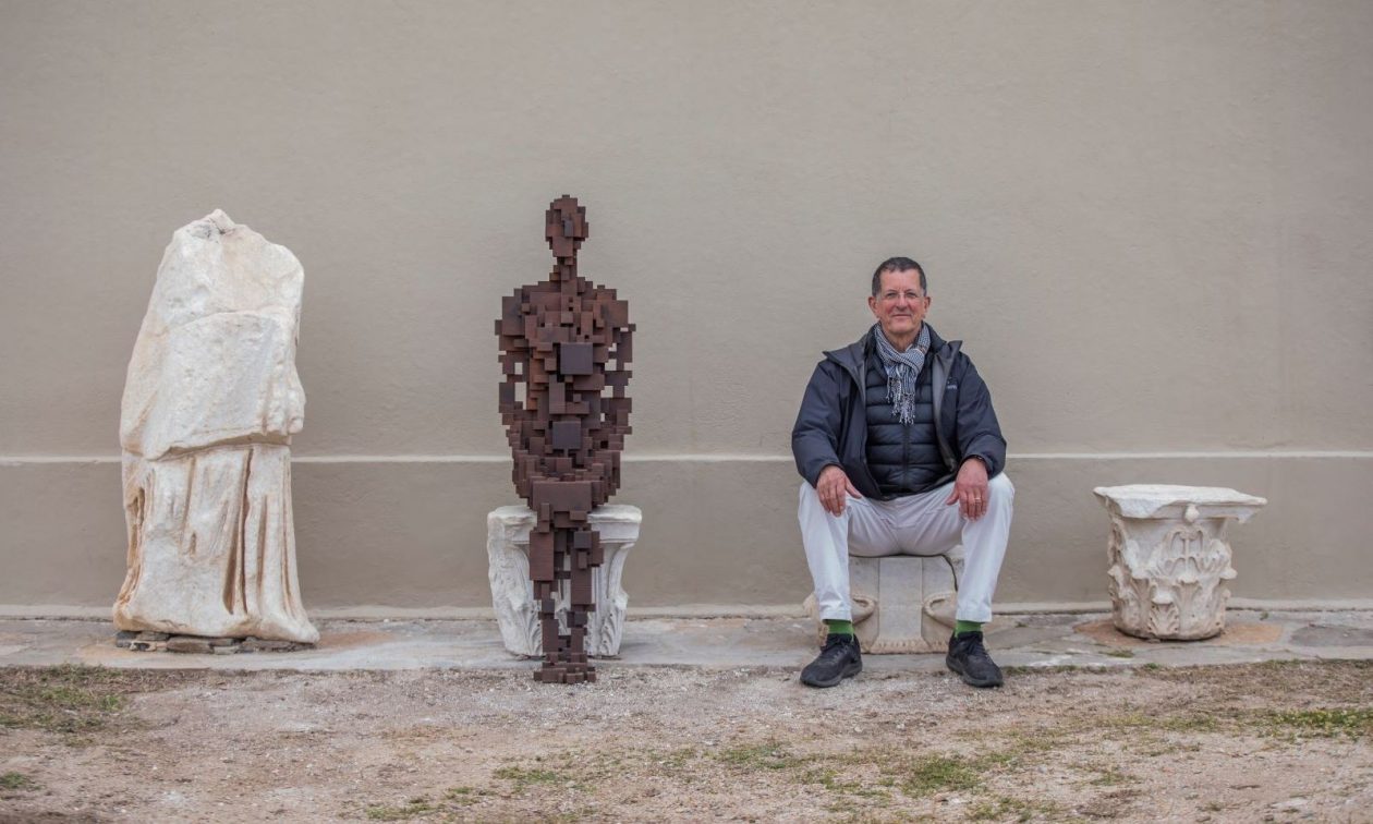 ΝΕΟΝ: Παρουσιάστηκε το γλυπτό δωρεά του Antony Gormley στη Δήλο