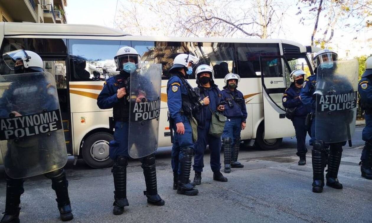 Αθήνα: Αστυνομική επιχείρηση για εκκένωση κατάληψης κοντά στο λοφο Στρέφη