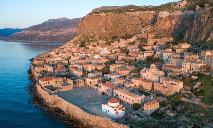 Μονεμβασιά: Το τελεφερίκ απειλεί την ακεραιότητα του μνημείου, λέει ο Σύλλογος Ελλήνων Αρχαιολόγων