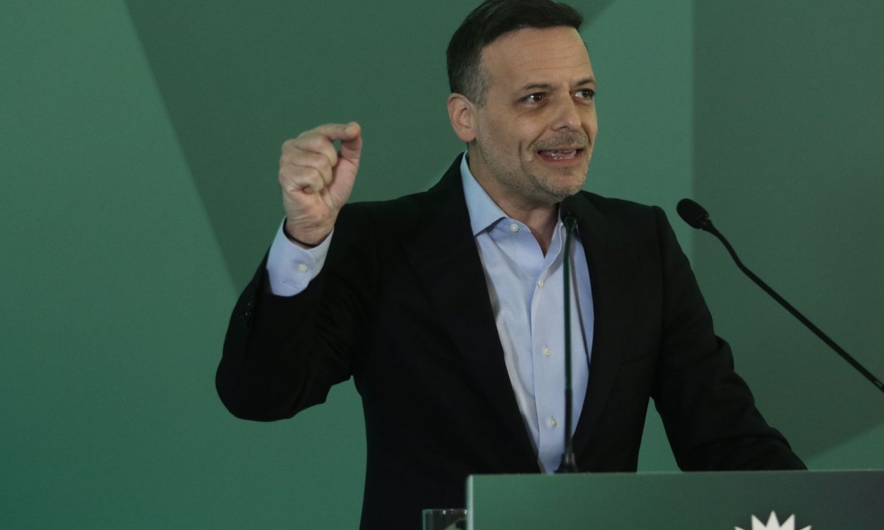 Σκληρή δήλωση Δούκα για την απόφαση του ΠΑΣΟΚ να αναστείλει την κομματική ιδιότητα της Μπατζελή