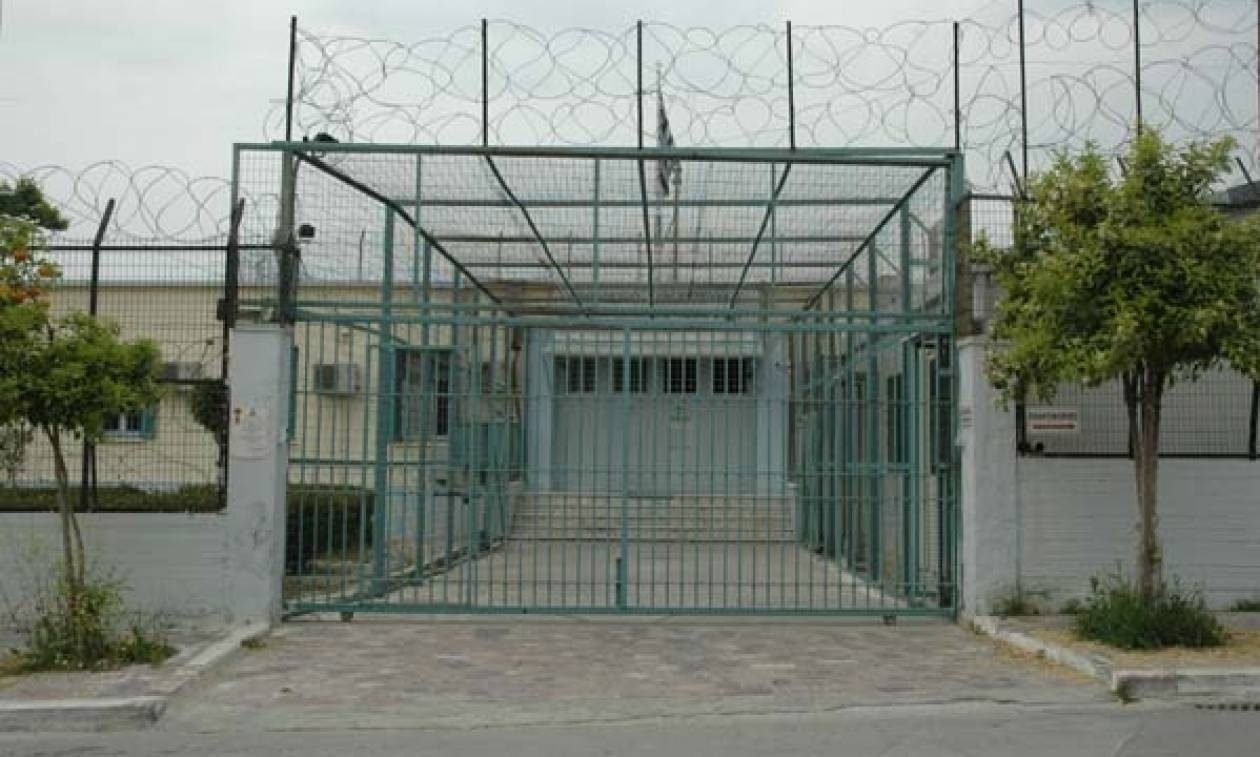 Αιματηρό επεισόδιο στις φυλακές Κασσαβέτειας – Τον κάρφωσε με γυαλί στον θώρακα