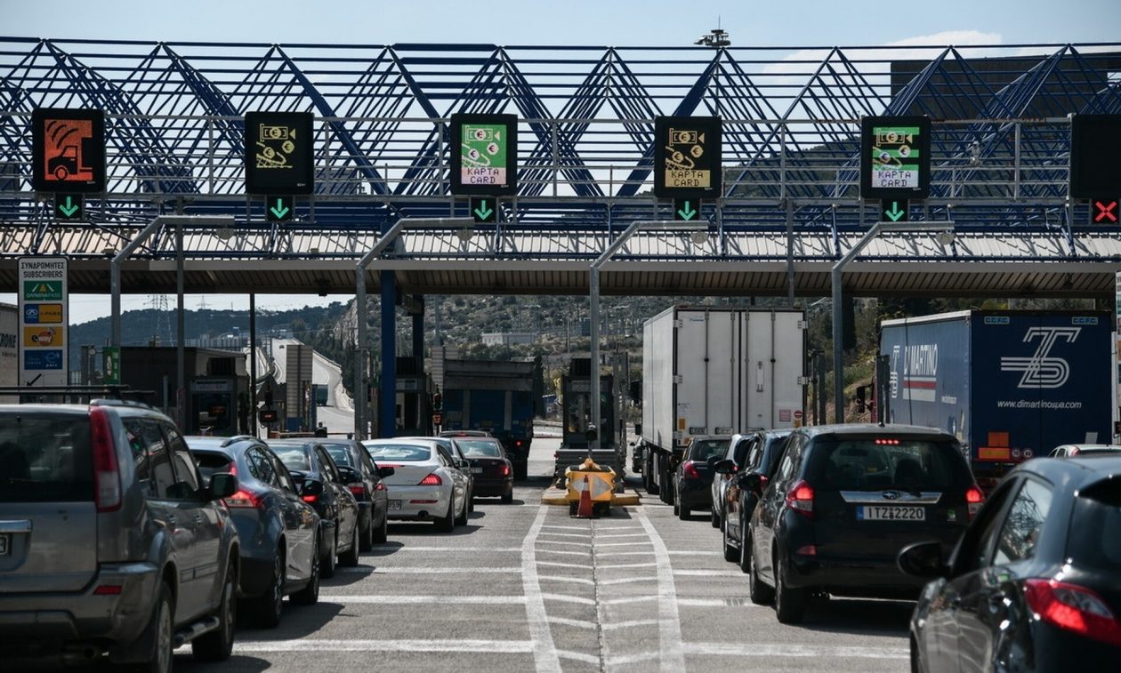 Κίνηση τώρα: Κορυφώνεται η έξοδος των εκδρομέων – Ατελείωτες ουρές στα διόδια της Ελευσίνας