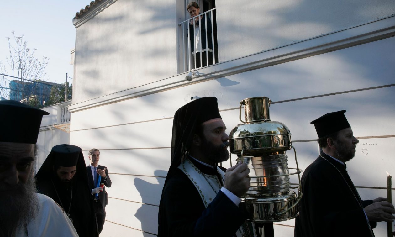 Άγιο Φως: Πώς θα φτάσει από τον Πανάγιο Τάφο μέχρι τις λαμπάδες μας