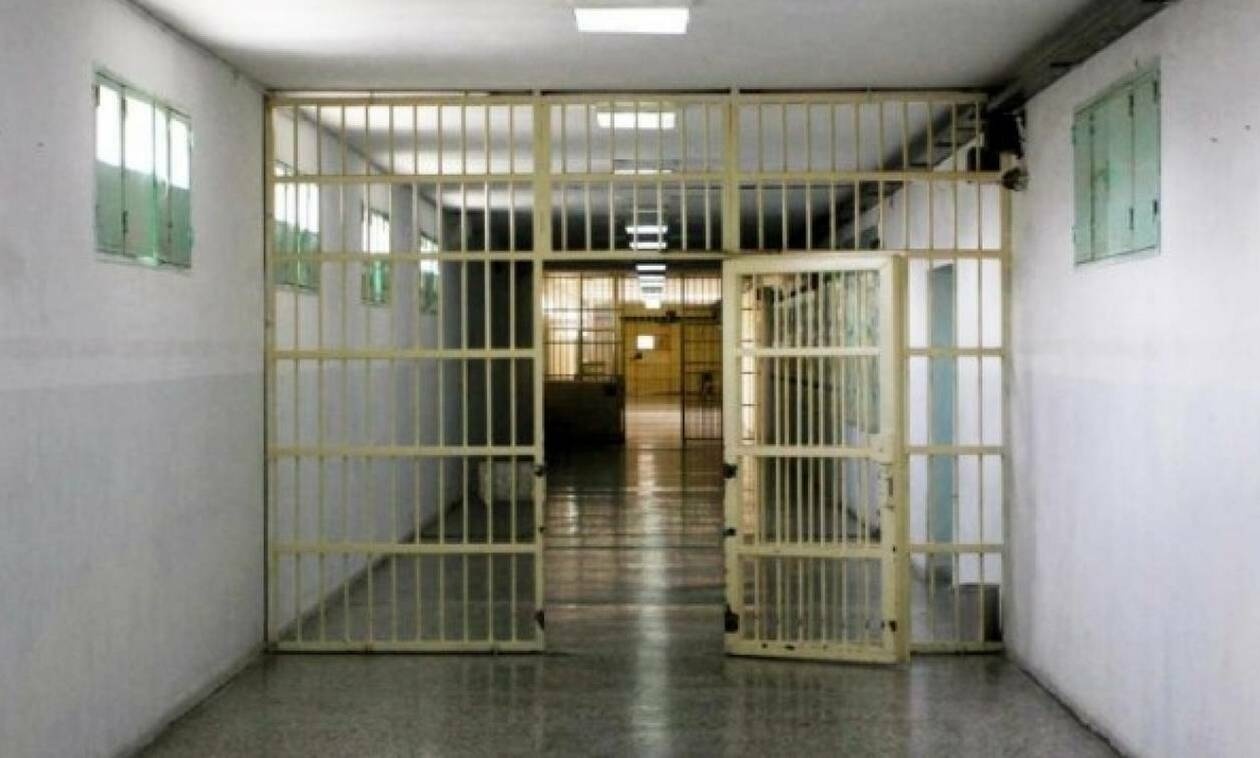 Νέο επεισόδιο στις φυλακές Κασσαβέτειας – Νεαρός έγκλειστος έβαλε φωτιά στο στρώμα