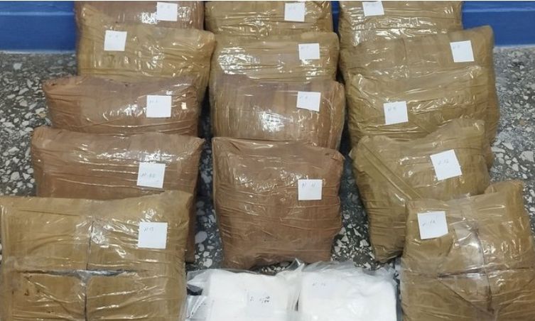 Μυτιλήνη: 31χρονος μετέφερε 8,5 κιλά χασίς και 1 κιλο κακαϊνης με πλοίο της γραμμής