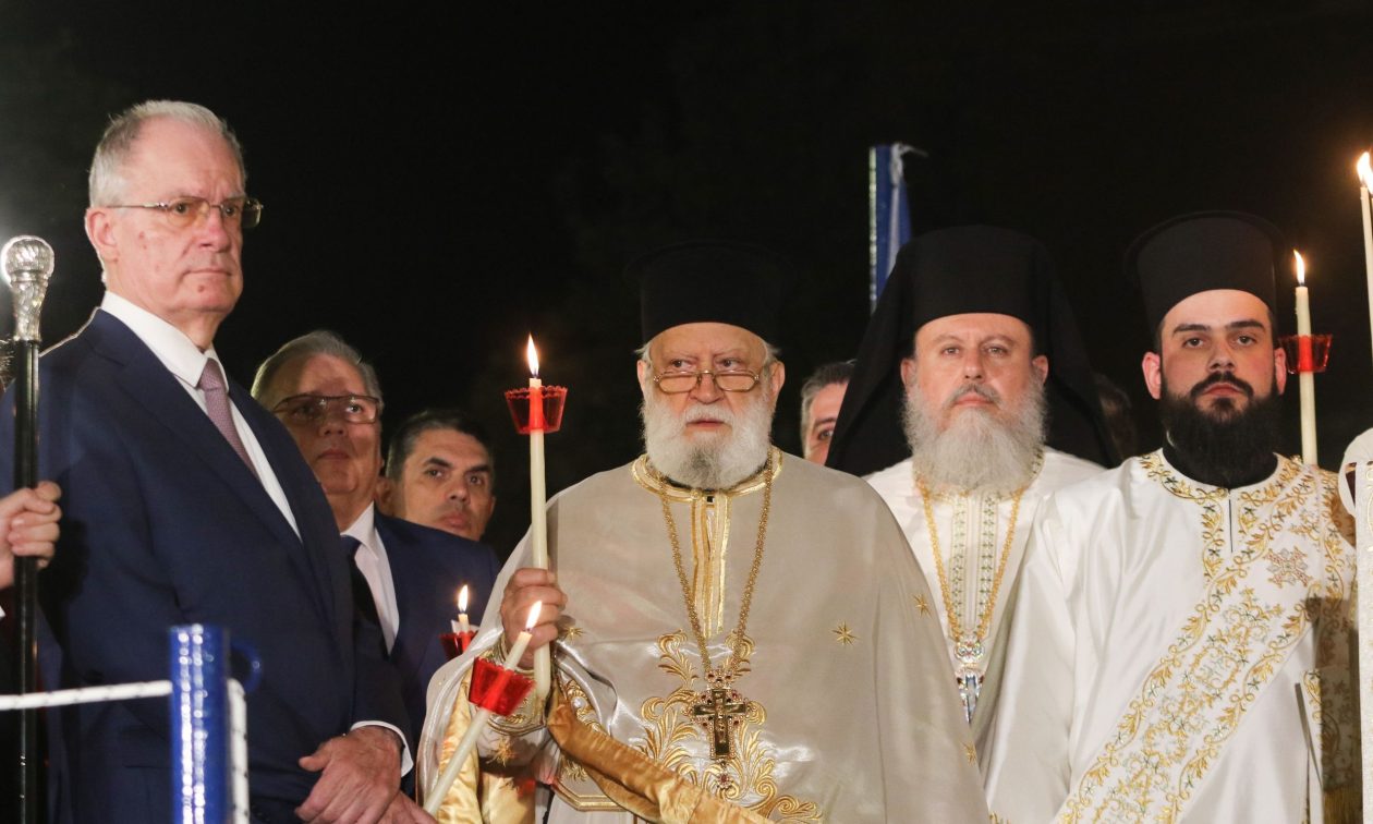 Μήνυμα Τασούλα για την Ανάσταση: «Γιορτάζουμε τη νίκη της ζωής, του φωτός, της ελπίδας»