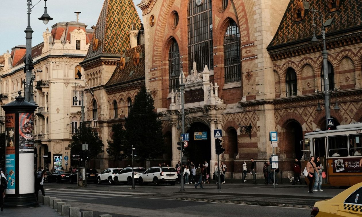 Ειδικές αντικατασκοπευτικές θήκες κινητών τηλεφώνων για ευρωβουλευτές