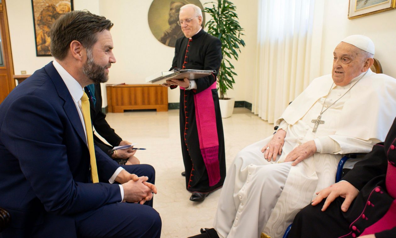 «Αστραπιαία» συνάντηση του Τζέι Ντι Βανς με τον πάπα Φραγκίσκο στο Βατικανό