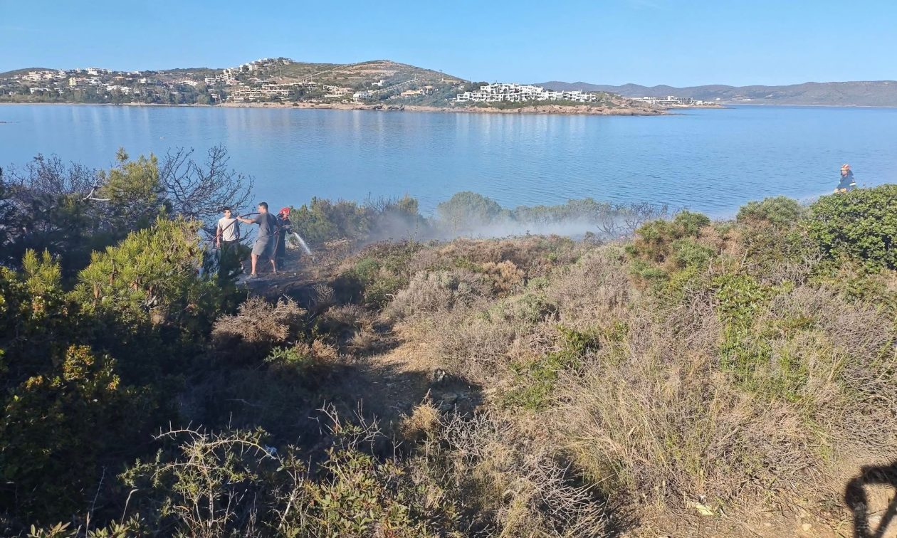 Φωτιά στο Σούνιο: Λαχτάρα πασχαλιάτικα στην Ακτή Ασημάκη