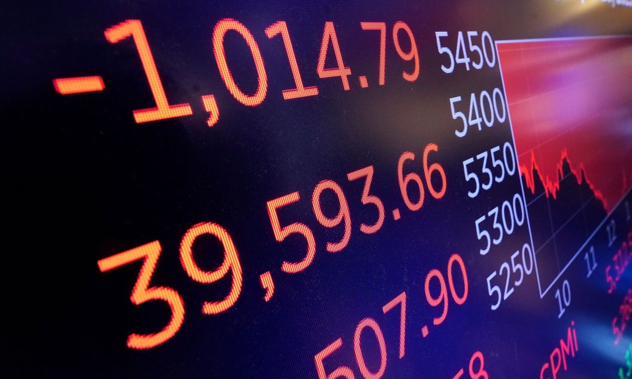 Με μεγάλη πτώση άνοιξε η Wall Street – Ανησυχία των επενδυτών για την εμπορική πολιτική