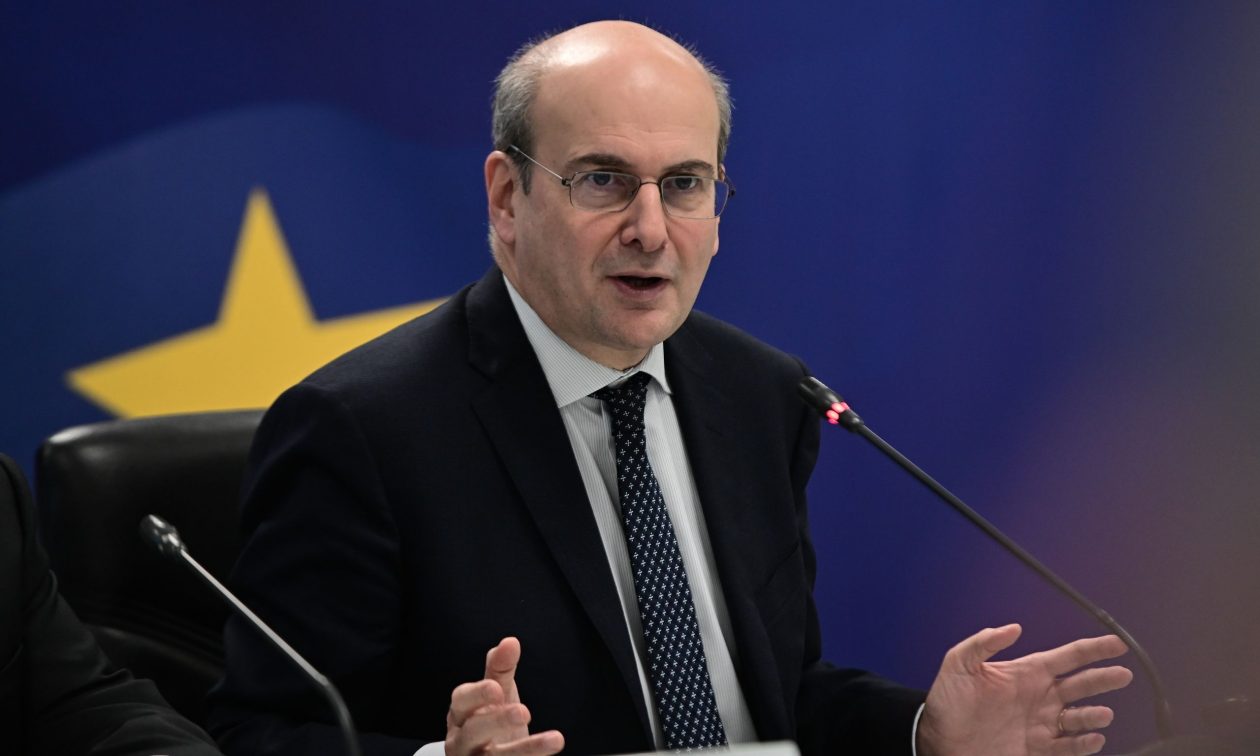 Χατζηδάκης: Έρχονται μειώσεις φόρων για τη μεσαία τάξη και τους συνεπείς φορολογούμενους