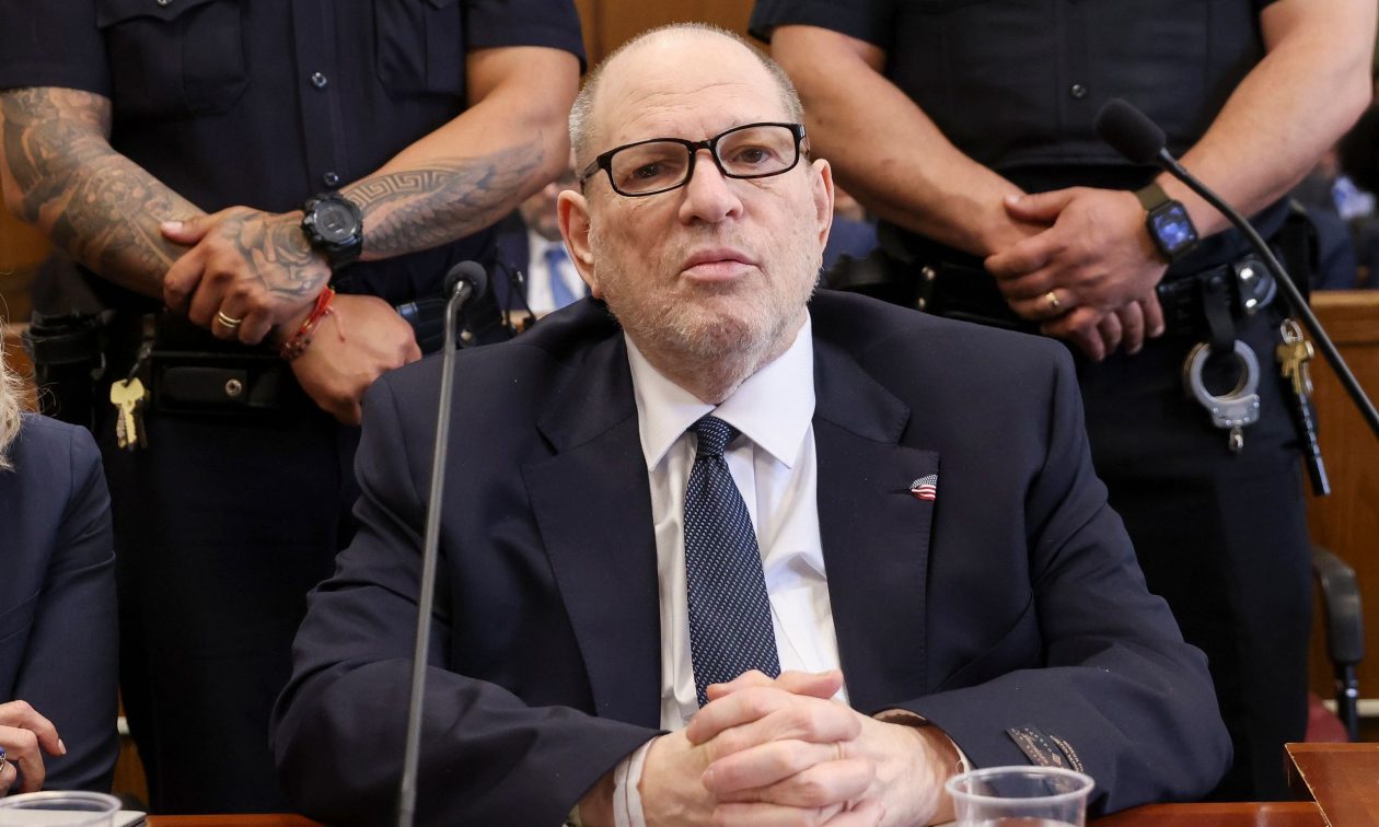 Ξεκίνησε εκ νέου η δίκη του Χάρβεϊ Γουάινστιν – Κατηγορείται για βιασμό και σεξουαλική παρενόχληση
