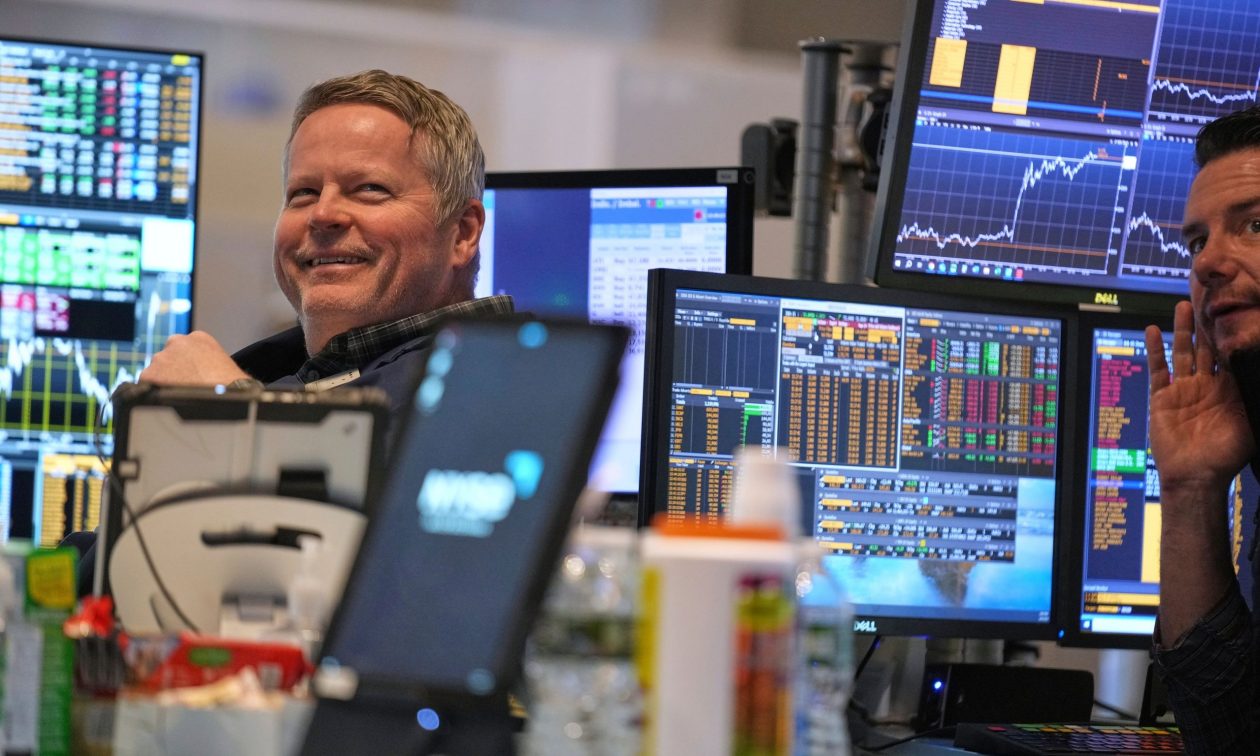 Νέα άνοδος στη Wall Street μετά τις ελπίδες για «ανακωχή» στον εμπορικό πόλεμο ΗΠΑ – Κίνας