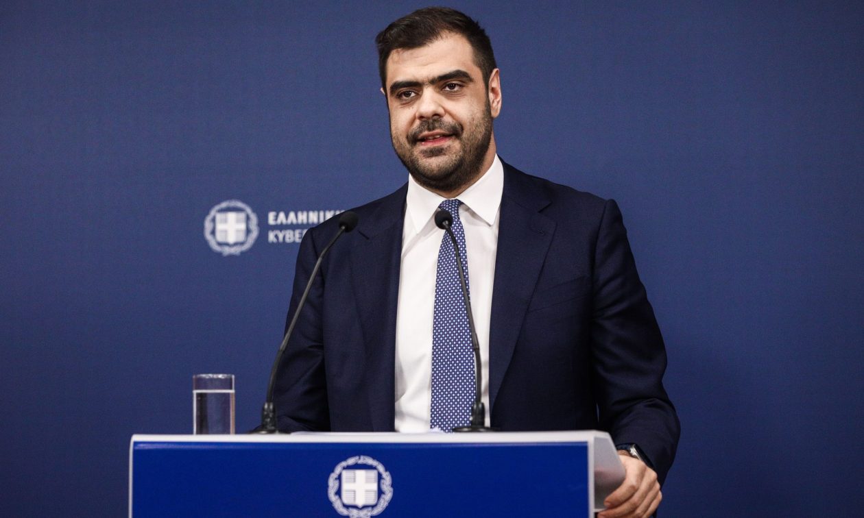 Παύλος Μαρινάκης: Live η ενημέρωση των πολιτικών συντακτών