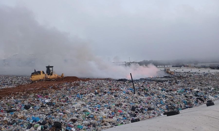 Ζάκυνθος: Βελτιωμένη η εικόνα της πυρκαγιάς στον χώρο διαχείρισης απορριμμάτων του Λίβα