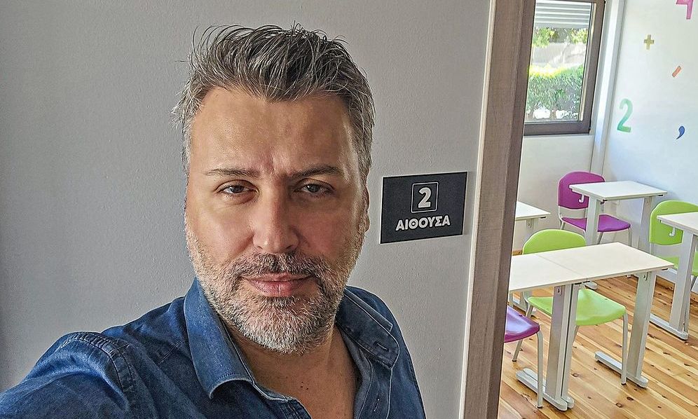 Συγκινεί ο Γιάννης Καλλιάνος: «Άνοιξαν το φέρετρο του πατέρα μου, τον είδα κι άρχισα να κλαίω»