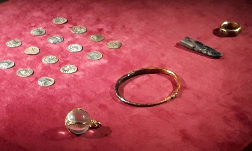 Βρετανία: Βρήκαν χιλιόχρονο θησαυρό των Βίκινγκς αξίας 3,8 εκατ. δολαρίων και φυλακίστηκαν