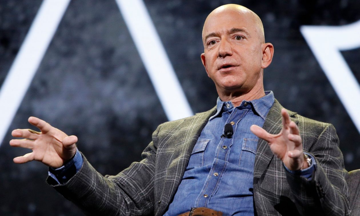 Η Amazon διαψεύδει ότι θα αναγράφεται το κόστος των δασμών στα προϊόντα της
