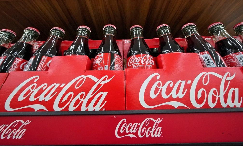 «Βουτιά» στις πωλήσεις της Coca-Cola: Γιατί μποΐκοτάρουν τον κολοσσό καταναλωτές σε Δανία και Μεξικό
