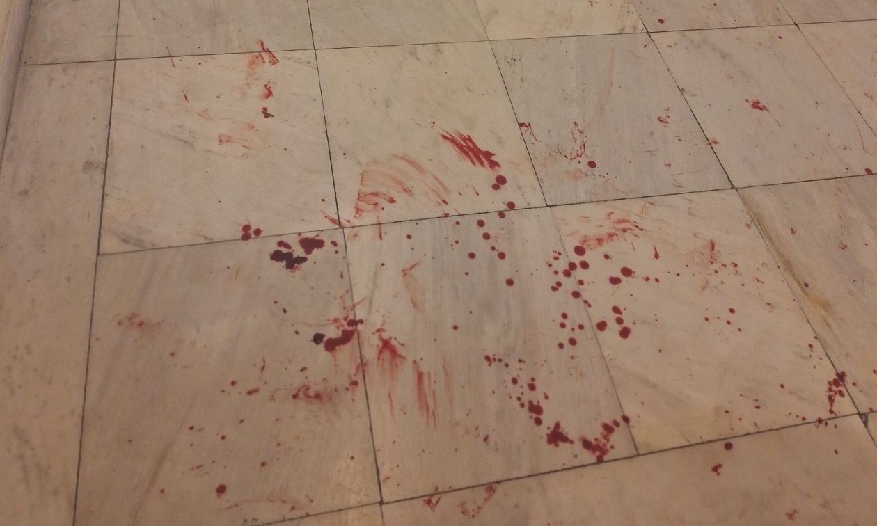 Επίθεση κουκουλοφόρων στην Νομική – Επιτέθηκαν σε Σαριδάκη, Μάζη, Γρίβα, Φίλη