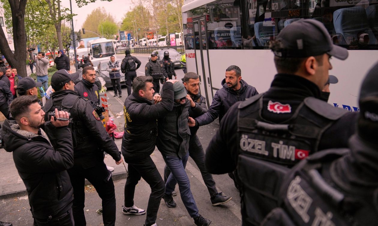 Τουρκία: Πάνω από 400 συλλήψεις κατά τους εορτασμούς της Πρωτομαγιάς στην Κωνσταντινούπολη