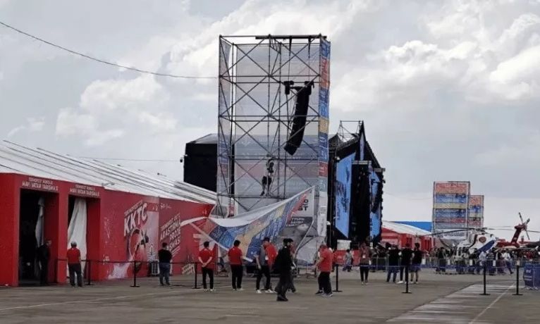 Κατεχόμενα: Κατέρρευσε πινακίδα στον χώρο που θα επισκεφτεί ο Ερντογάν – Πολίτης νοσηλεύεται σε ΜΕΘ
