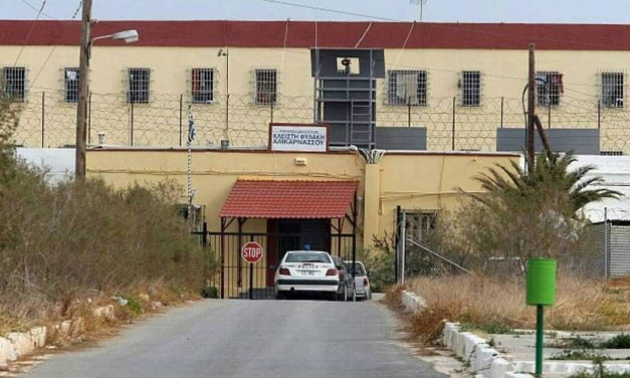 Απολογείται ο φρουρός των φυλακών για το δέμα με τα ναρκωτικά