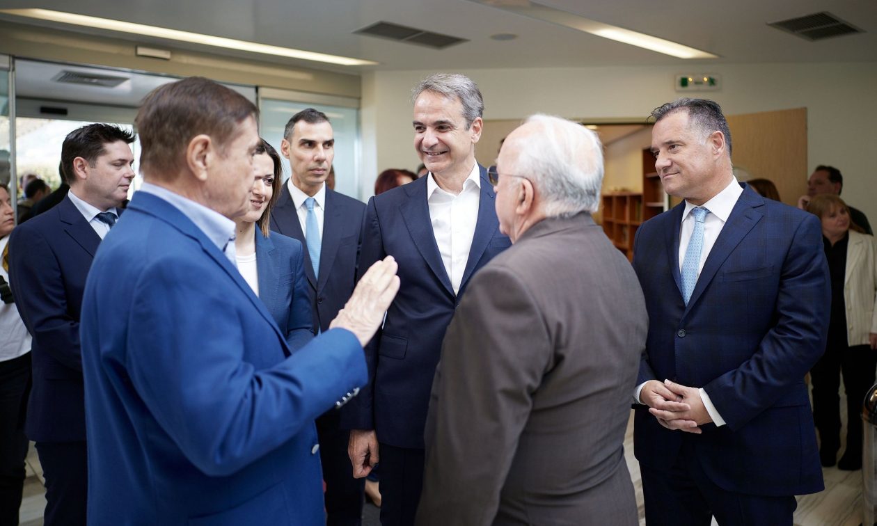 Ο Κυριάκος Μητσοτάκης στο Κέντρο Υγείας Κερατέας – Πρότυπη δομή ρομποτικής αποκατάστασης