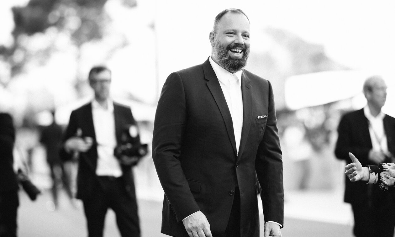 Γιώργος Λάνθιμος: Νέα ημερομηνία για την πρεμιέρα της ταινίας του, «Bugonia»