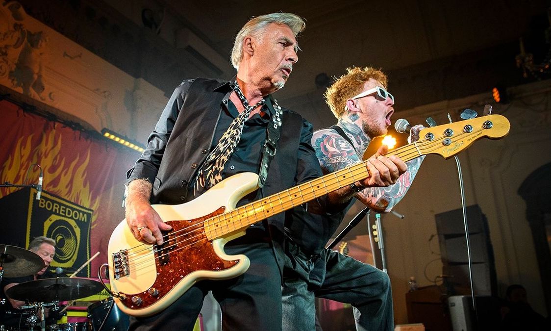 Sex Pistols: Πενήντα χρόνια μετά τραγουδούν ζωντανά το «God save the Queen» – Απών ο Τζόνι Ρότεν